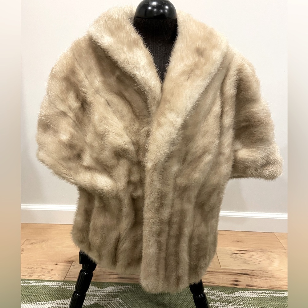 Vintage beige stole cape with hand pockets